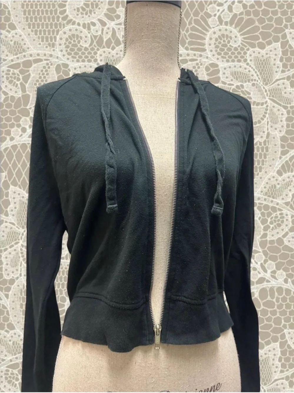 Adorable black cropped zip up hoodie ! - Picture 7 of 8